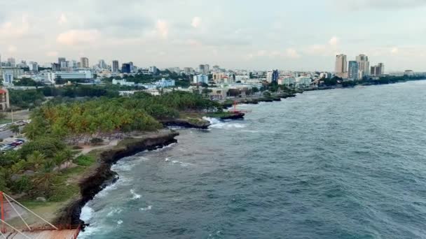 Letecký Pohled Rovnoběžně Pobřežím Malecon Santo Domingo Dominikánská Republika Zpětný — Stock video