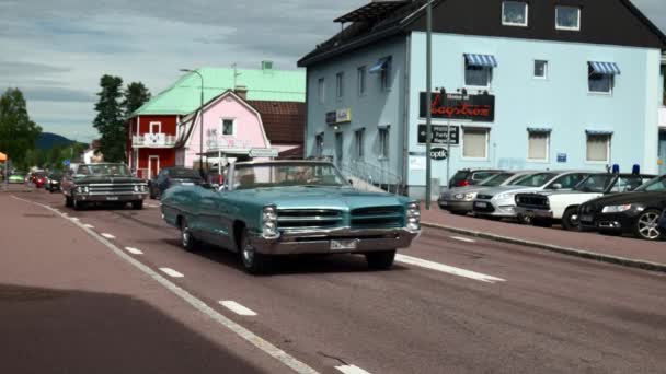 Vintage Convertible Cars Crusing Rural Town Summer Slowmo — Stock Video