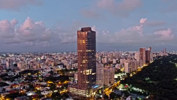 Flygfoto Framför Anacaona Skyskrapa Solnedgång Mirador Del Sur Santo Domingo — Stockvideo