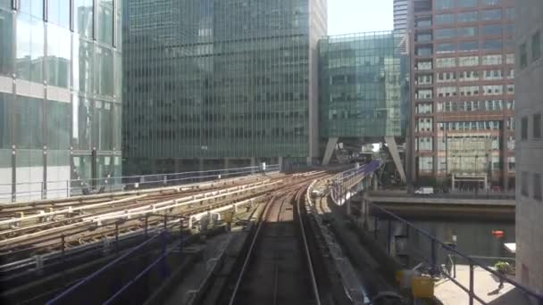 Canary Wharf Londres Inglaterra Setembro 2022 Visão Traseira Trem Dlr — Vídeo de Stock