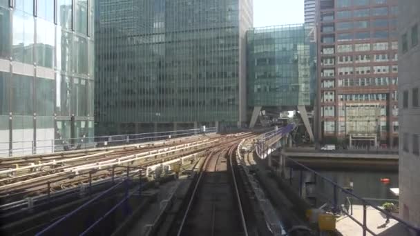 Canary Wharf London England September 2022 Bakifrån Dlr Tåg När — Stockvideo