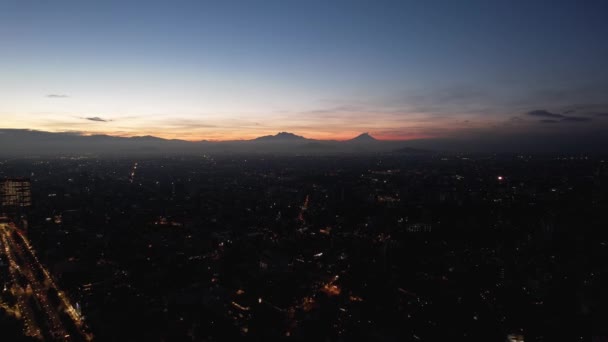 Vista Aérea Céu Colorido Alvorecer Acima Paisagem Urbana Metrópole Cidade — Vídeo de Stock