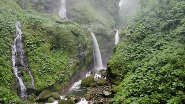 Foto Aérea Idílica Escena Naturaleza Mientras Unas Pocas Caídas Sumergen — Vídeo de stock