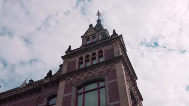 Patrząc Górę Pomnika Architektury Budynku Czyste Niebo Dzień Amsterdamie — Wideo stockowe