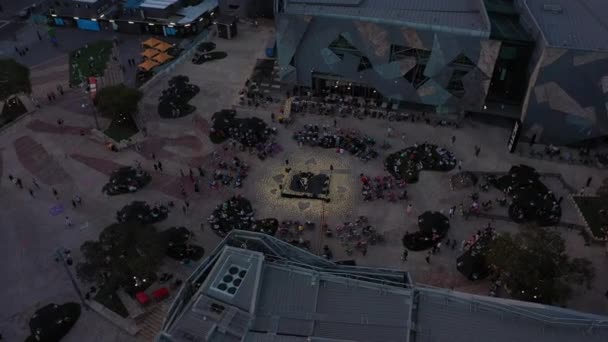 Órbita Aérea Federation Square Melbourne Austrália Antes Início Concerto — Vídeo de Stock