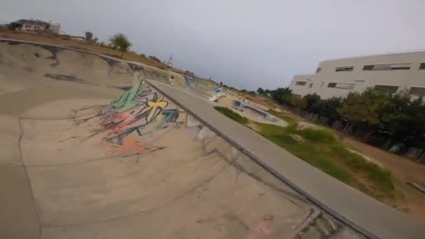 Patinador Jovem Fazendo Truques Livre Vídeo Câmara Lenta Movendo Muito — Vídeo de Stock