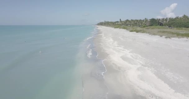 Drone Volando Sobre Playa Arena Vacía Sanibel Island Florida — Vídeos de Stock