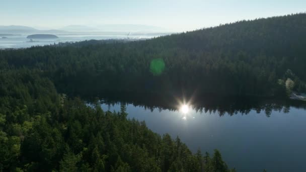 Flygfoto Över Heart Lake Omgiven Skog Och Med San Juan — Stockvideo