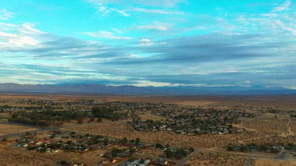 Vista Panorámica Paralaje Aéreo Ciudad California Desierto Mojave Día Pintoresco — Vídeo de stock