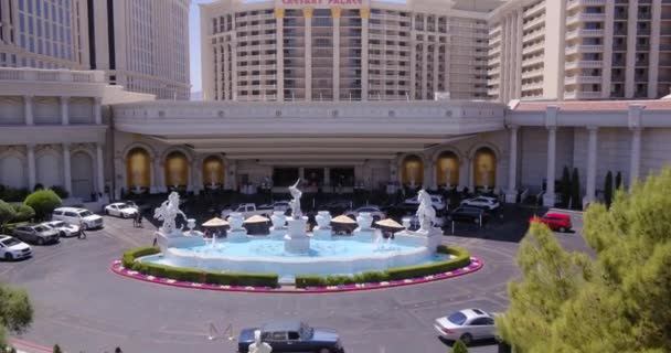 Drone Shot Aumento Sopra Caesars Palace Rivelare Skyline Las Vegas — Video Stock