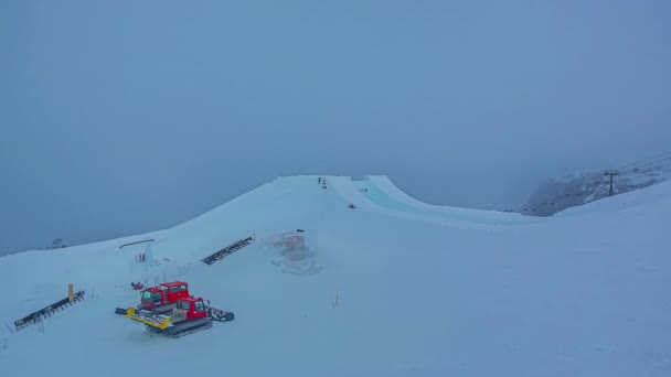 Watles Kayak Merkezinde Suzuki Dokuz Şövalye Rampası Inşa Ederken Çekilen — Stok video