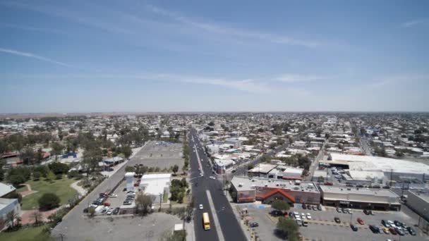Vista Drone Descendo Meio Cidade — Vídeo de Stock