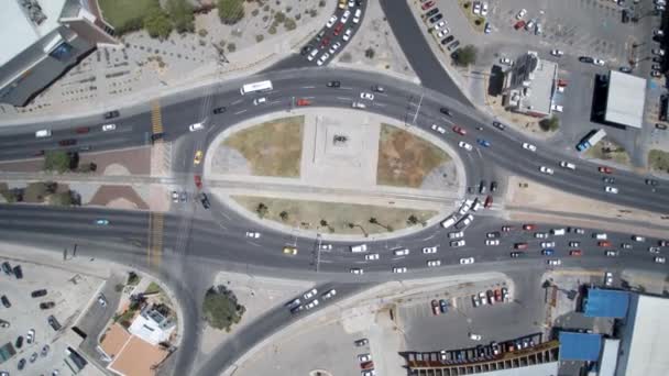 Vista Del Cenit Desde Dron Descendiendo Sobre Rondabout — Vídeos de Stock