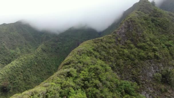 Cordillera Del Oeste Maui Con Picos Cubiertos Por Una Capa — Vídeo de stock