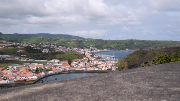 Αποκάλυψη Της Πόλης Horta Αζόρες Όμορφο Τοπίο Των Ωκεανών Βουνά — Αρχείο Βίντεο