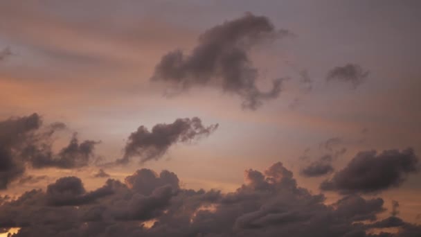 美丽的落日 多云的香草华美的天空 在暑假的白天 自然热带岛屿的天空烘焙场 — 图库视频影像