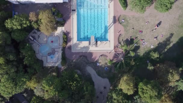 Öffentliches Schwimmbad Braunschweig Drohnenblick Von Oben — Stockvideo