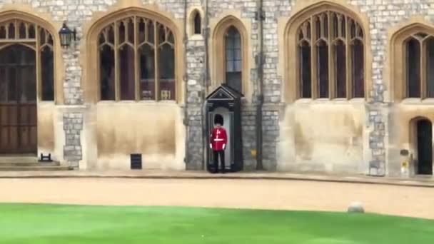 Gardes Royaux Aux Funérailles Reine Elizabeth — Video