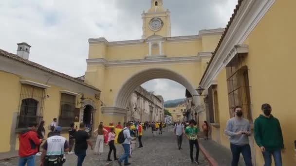 First Person Pov Walking Santa Catalina Arch Antigua Guatemala — Stock Video