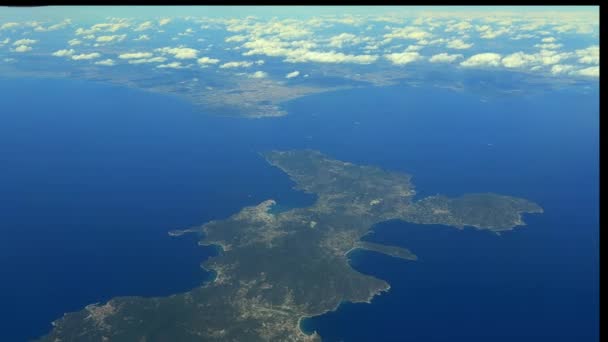 Blick Auf Den Easyjet Flugzeugflügel Blauen Himmel Über Der Insel — Stockvideo