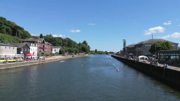 Botes Remos Remando Por Río Inglés River Exe Exeter Devon — Vídeo de stock