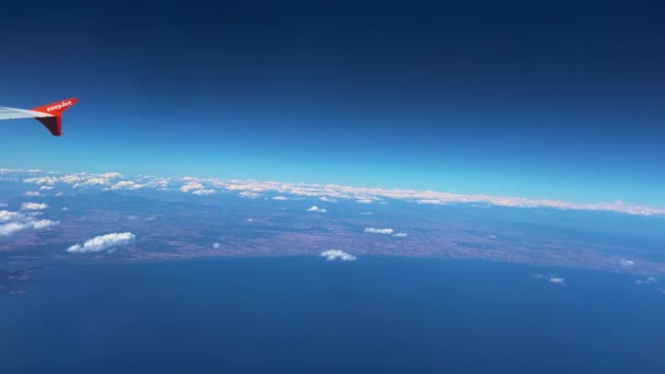 View Flying Easyjet Airplane Wing Blue Sky Argentario Giannutri Island — Stock Video