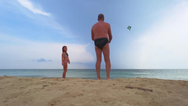 Low Angle View Little Girl Daddy Playing Kite Sandy Beach — Stock Video