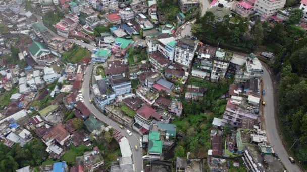 Een Antenne Uitzicht Huizen Wegen Van Heuvel Stad Kohima Nagaland — Stockvideo