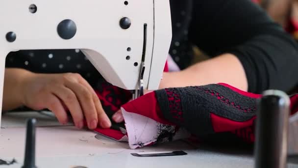 Abuela Haciendo Traje Tradicional Máquina Coser — Vídeos de Stock