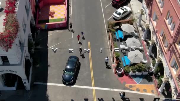 Aerial Overhead View Iconic Venice Sign Spanning Windward Avenue Shot — Stock video