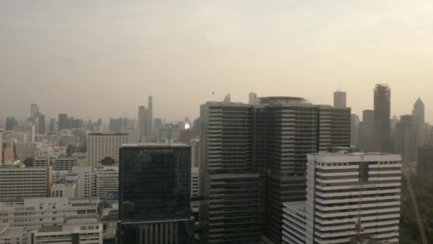Gün Batımında Yüksek Binalı Bangkok Şehri Manzarası — Stok video