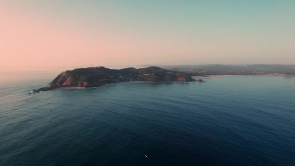 Lanzamiento Del Dron Sunrise Cape Byron Byron Bay Disparo Aéreo — Vídeos de Stock