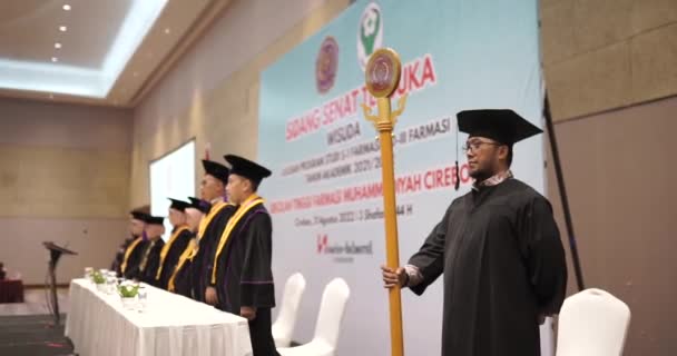 Reitor Universidade Conselho Funcionários Dando Discurso Cerimônia Graduação Diploma Final — Vídeo de Stock