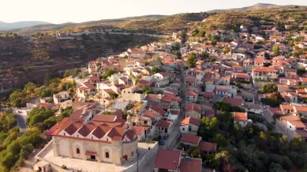 Luchtfoto Drone Beelden Van Traditionele Platteland Heuveltop Dorp Vouni Limassol — Stockvideo