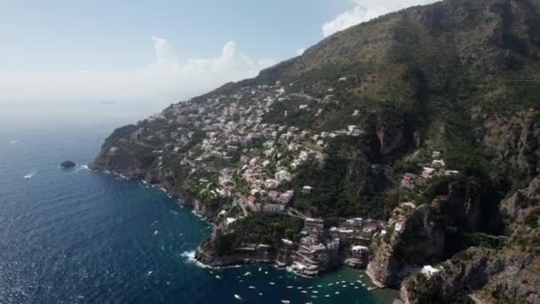 Αεροφωτογραφία Εντοπισμού Του Praiano Στην Ακτή Amalfi Της Ιταλίας Απέραντη — Αρχείο Βίντεο