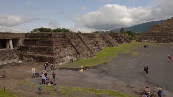 Теотиуаканские Пирамиды Скользящие Топовые Археологические Раскопки Ландшафт Мексиканской Долины Открытый — стоковое видео