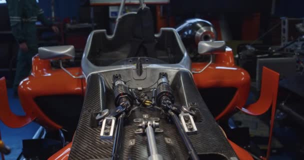 Frente Carro Fórmula Sem Tampa Garagem Lento Tiro Dolly — Vídeo de Stock