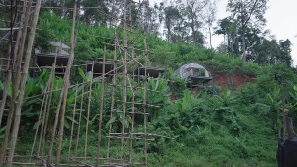 Traditioneller Hausbau Thailändischen Dorf Mae Kampong Mit Außen Angebrachten Bambusgerüsten — Stockvideo