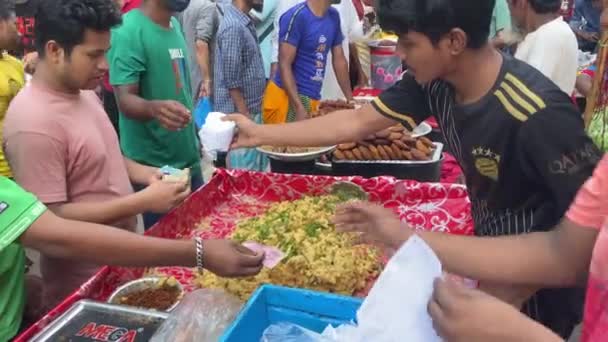 Umtriebige Lokale Verkäufer Verkaufen Lebensmittel Auf Dem Straßenmarkt Street Food — Stockvideo