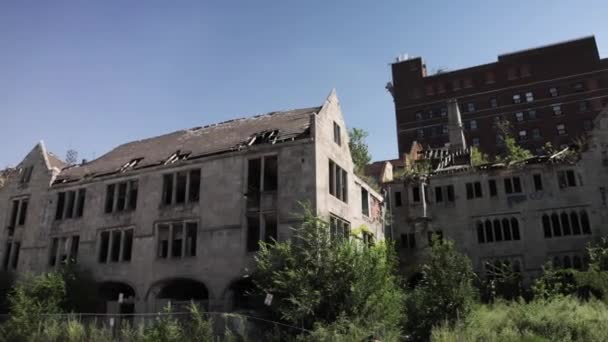 印第安纳州加里市被遗弃的历史名城卫理公会教堂 从左到右在侧面拍摄着Gimbal视频 — 图库视频影像