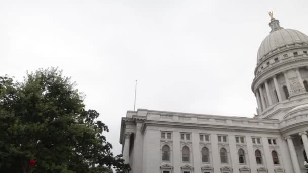 Wisconsin State Capitol Budynek Gimbal Wideo Zbliżenie Panning Lewej Prawej — Wideo stockowe