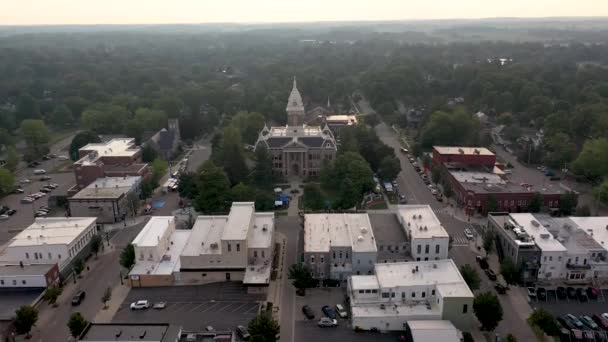 Mason Michigan Drone Aerial High Low Courthouse — Stock Video