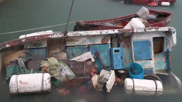 Şiddetli Bir Tropikal Fırtına Sinyali Olan Sırasında Bir Balıkçı Teknesinin — Stok video