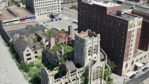 印第安纳州加里市被遗弃的历史性城市卫理公会教堂 City Methodist Church 无人机视频正在下降 — 图库视频影像