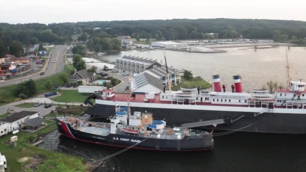 City Milwaukee Navire Fantôme Amarré Manistee Michigan Avec Drone Vidéo — Video