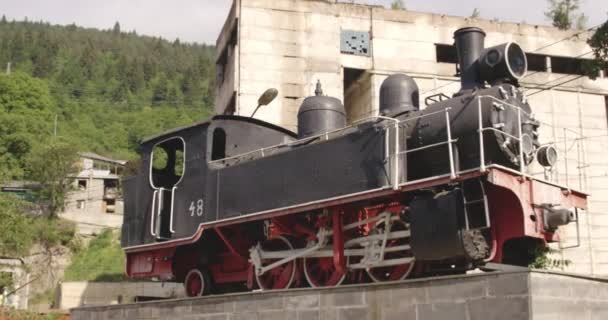 Εμφάνιση Vintage Kukushka Train Ταξίδεψε Borjomi Στο Σιδηροδρομικό Σταθμό Bakuriani — Αρχείο Βίντεο