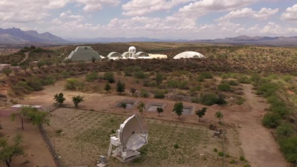 Zewnątrz Kampusu University Arizona Science Biosphere Oracle Arizona Dron Zbliża — Wideo stockowe
