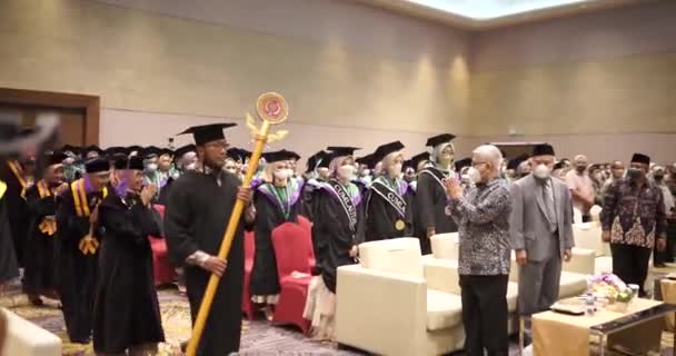 Professor Dean Chancellor Enters Graduation Room Graduate Students University Invited — Stock Video