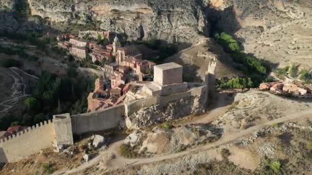 Ronde Vlucht Rond Het Middeleeuwse Dorp Albarracin Teruel Spanje Met — Stockvideo