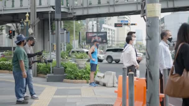 Sceną Wywiadu Strzelanie Chodniku Bangkoku Tajlandia Bustling City Road Ruchu — Wideo stockowe